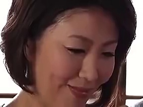 一つ屋根の下で、年下男を奪い合う二人の熟女。 浅井舞香 円城ひとみ タイトル画像